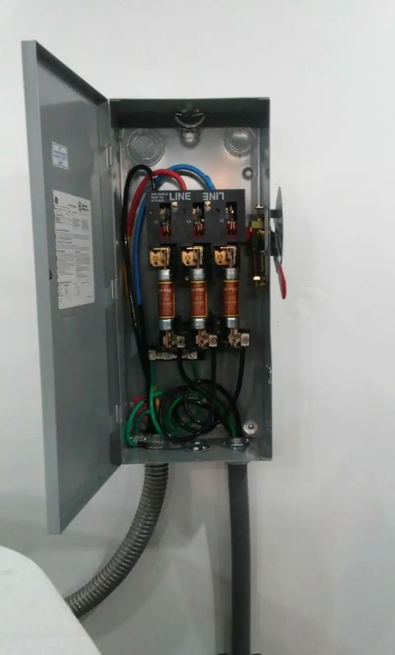 Three-phase disconnect switch installed for Electrical Wiring & Rewiring in Columbiana